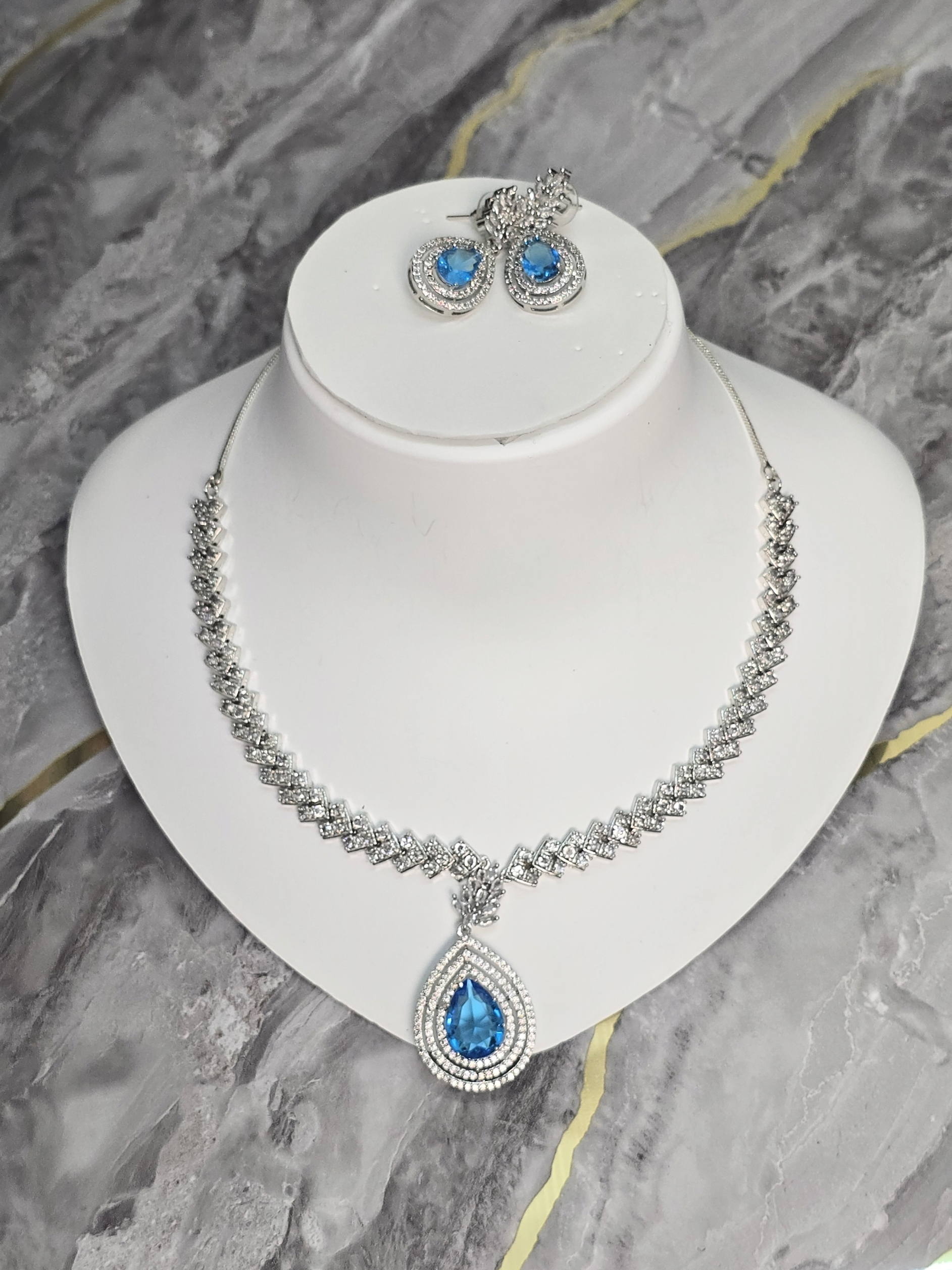 Exquisite Blue Gemstone Cubic Zirconia Half-Set – Elegant Party Collection
