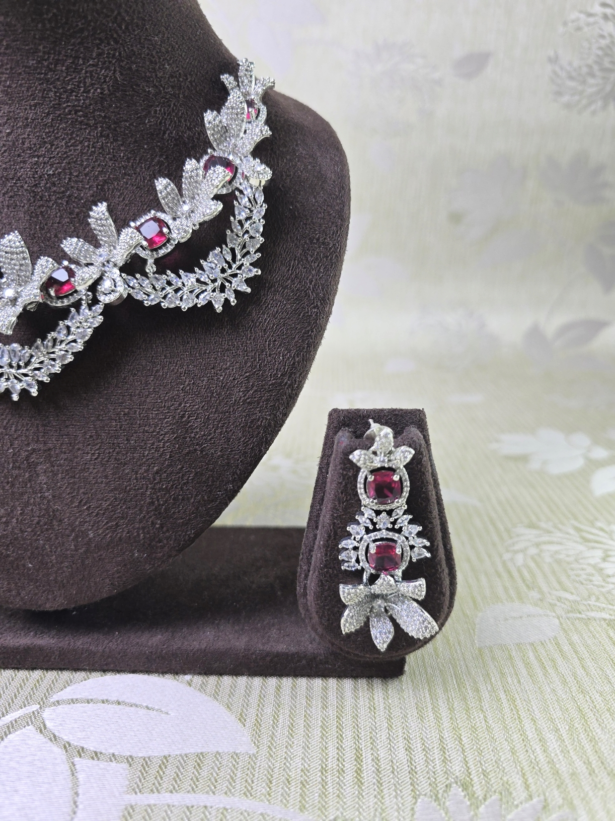 Exquisite Red Cubic Zirconia Petal Necklace – Elegant Wedding & Party Jewelry