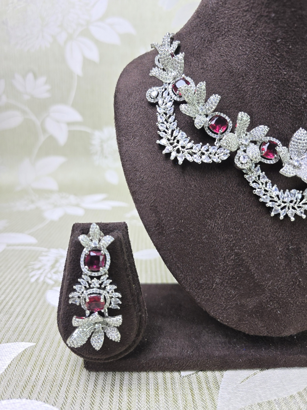 Exquisite Red Cubic Zirconia Petal Necklace – Elegant Wedding & Party Jewelry