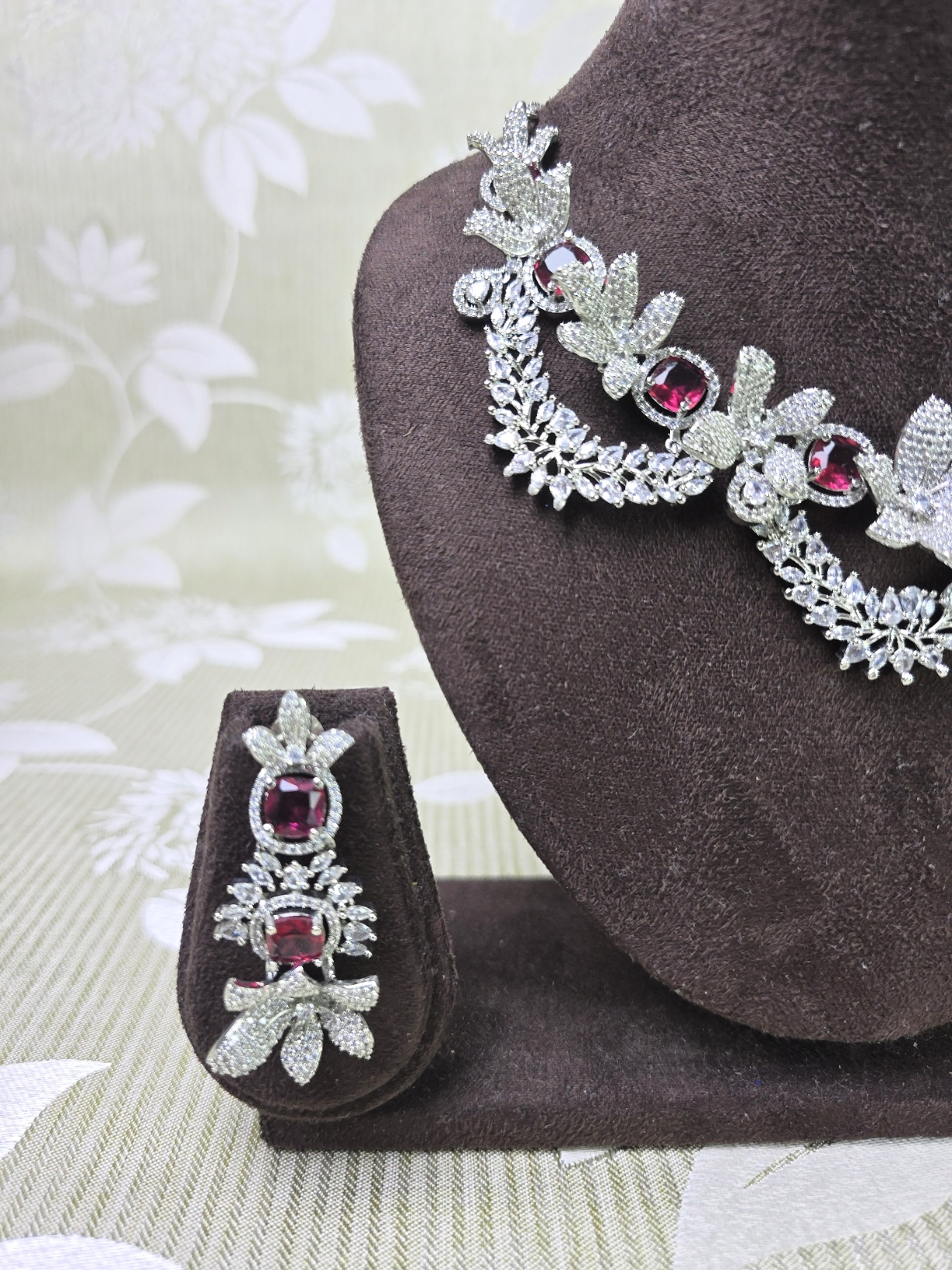 Exquisite Red Cubic Zirconia Petal Necklace – Elegant Wedding & Party Jewelry