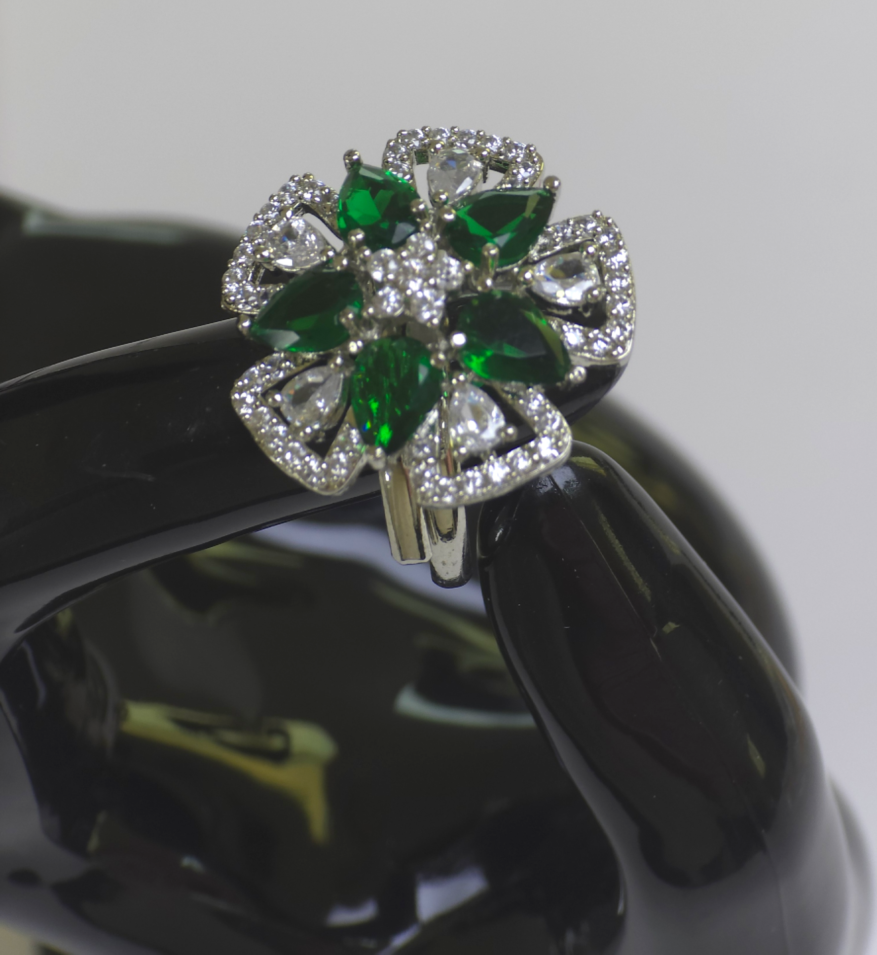 Luxury Jewelry & Handbag Combo | طقم إكسسوارات مانرويا الفاخر عُمان