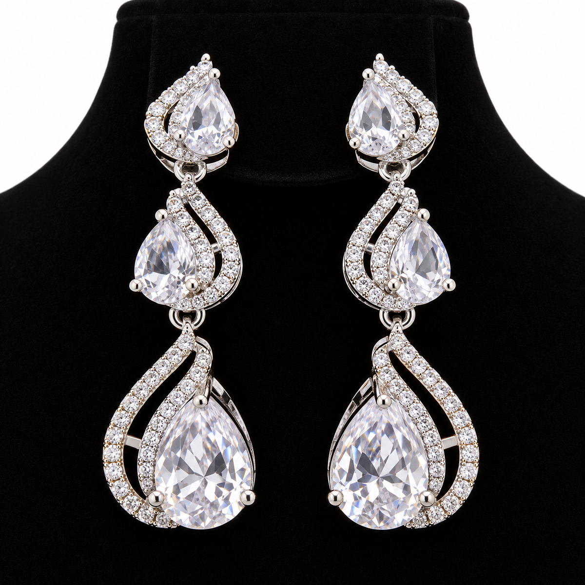 Silver-Tone Crystal Double-Layer Necklace & Chandelier Earrings Set | طقم عقد بطبقتين وأقراط متدلية بالكريستال واللون الفضي