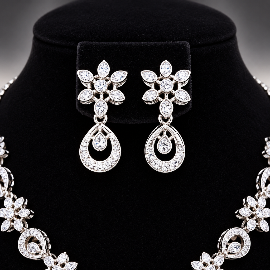 Floral Crystal Necklace & Earrings Set – Silver-Tone | طقم عقد وأقراط كريستالي بتصميم الأزهار – لون فضي