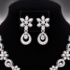 Floral Crystal Necklace & Earrings Set – Silver-Tone | طقم عقد وأقراط كريستالي بتصميم الأزهار – لون فضي