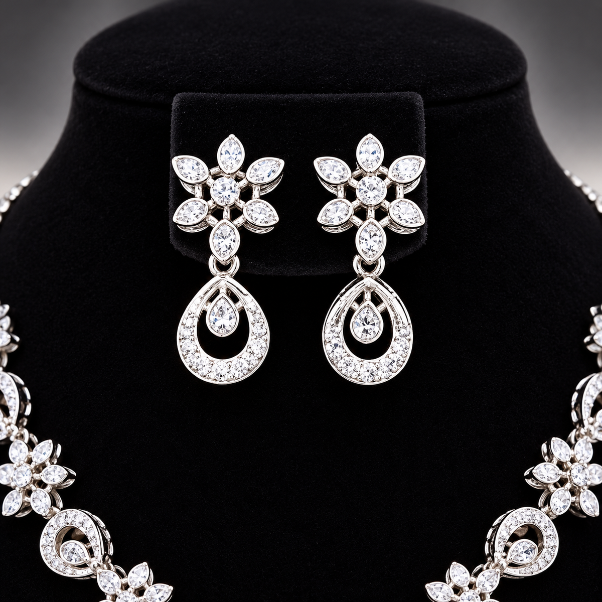 Floral Crystal Necklace & Earrings Set – Silver-Tone | طقم عقد وأقراط كريستالي بتصميم الأزهار – لون فضي